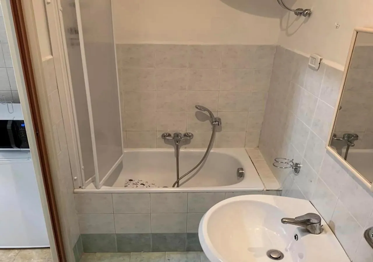 Miris Apartment Fast Naples Airport 5 Minute Walk Self Check In